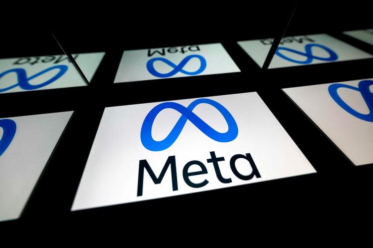 Meta er i årevis blevet beskyldt for med deres algoritmer at polarisere befolkninger og manipulere politiske holdninger. Derfor er tech-giganten selv yderst tilfreds med konklusionerne i fire studier, der frikender Metas algoritmer. Spørgsmålet er dog, om forskningen nu også er så uafhængig, at vi kan bruge konklusionerne til noget. Foto: Lionel Bonaventure/Ritzau Scanpix