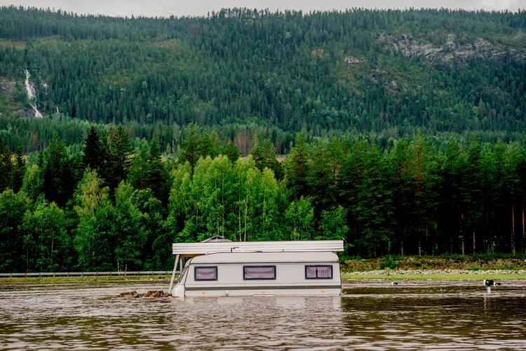 Stormen Hans har forårsaget massive oversvømmelser i vores naboland mod nord. Foto: Stian Lysberg Solum/Ritzau Scanpix/Ritzau Scanpix