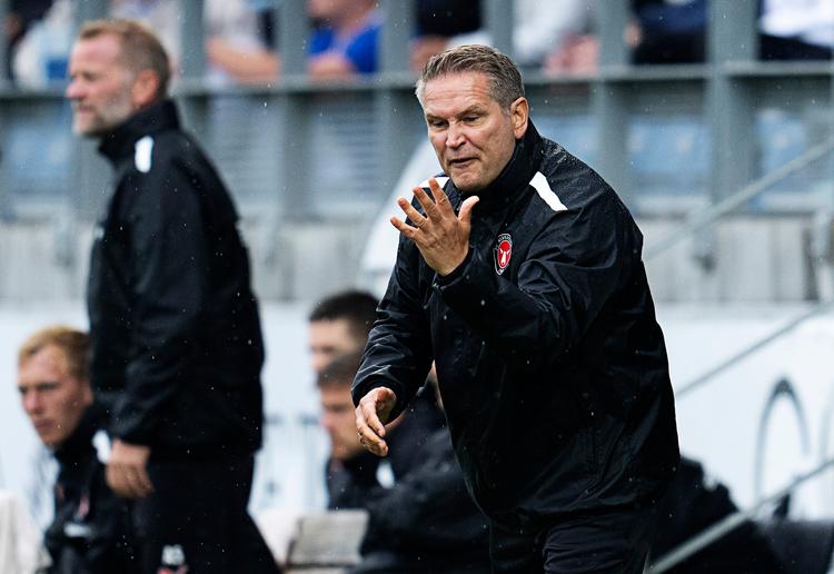 FC Midtjyllands cheftræner Thomas Thomasbergs tropper er inde i en skidt stime. Torsdag aften blev det til det tredje nederlag på en uge, da holdet tabte 0-1 i Cypern til Omonia i Conference League-kvalifikationen. Foto: Claus Bech/Ritzau Scanpix