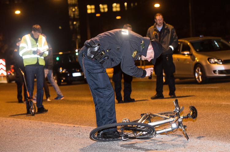 En mand er lørdag blevet varetægtsfængslet efter en bilulykke på Frederiksberg forleden, hvor to kvindelige cyklister blev påkørt. Billedet har ikke noget med den pågældende sag at gøre. Foto: Mogens Flindt