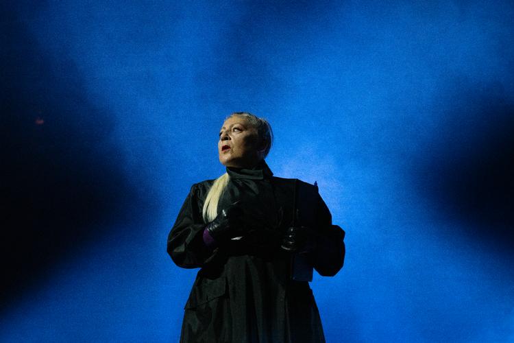Puccinis 'Søster Angelica' er en stærk og intim, men alligevel abstrakt oplevelse på Aveny-T, hvor forestillingen synges på italiensk. Foto: Victoria Mørck Madsen