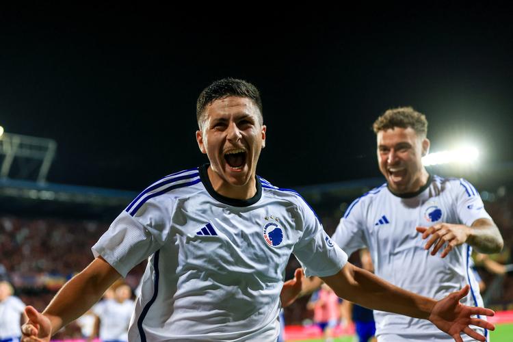 Roony Bardghji kunne juble efter at have scoret på straffe og sikret avancementet. Foto: Martin Divisek/Ritzau Scanpix