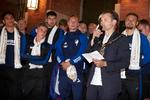 Da FCK blev dansk mester i fodbold for 15. gang blev det fejret ved midnatstid på Frederiksberg Rådhus' balkon. Frederiksbergs borgmester Michael Vindfeldt får nu kritik for at modtage gratis billetter til klubbens kampe. Foto: Jens Dresling