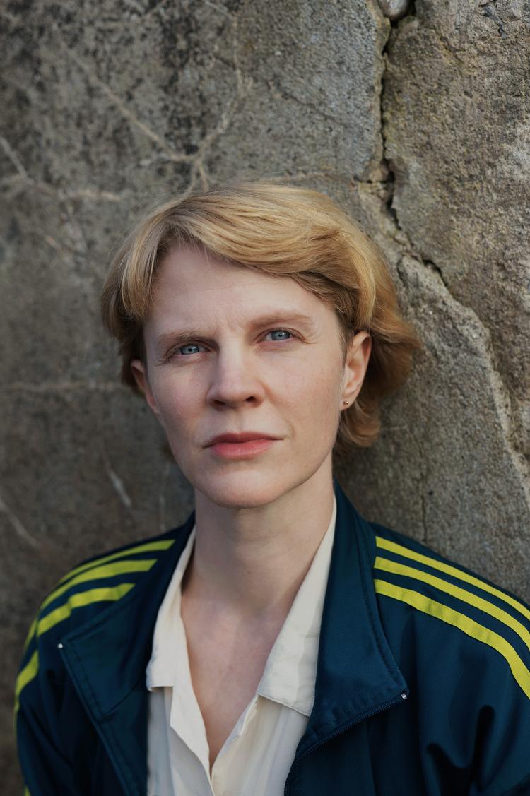 Hannah Lutz er uddannet fra Forfatterskolen og debuterede med den korte roman ’Vildsvin’ i 2016. Hun er vokset op i Finland, men har boet i Danmark i 14 år.  Foto: Lea Meilandt