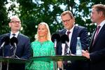 Det Konservative Folkepartis formand, Søren Pape Poulsen,  præsenterede i forbindelse med partiets sommergruppemøde i Nyborg onsdag partiets tre øverste på stemmesedlen til næste års valg til Europa-Parlamentet. Niels Flemming Hansen (nr. to fra højre) bliver spidskandidat. Som nummer to og tre på listen indstilles de tidligere folketingsmedlemmer Marcus Knuth (th.) og Birgitte Bergman Foto: Mads Claus Rasmussen/Ritzau Scanpix