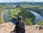 Hist, hvor Mosel slår en bugt. På toppen af vandreturen mellem de to byer Eller og Bremm får man det fulde, fænomenale panorama over den såkaldte Moselsløjfe. Foto: Marita Hoydal