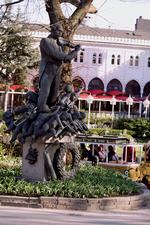 H.C. Lumbye leverede tidens populære toner i Tivoli, da haven åbnede i 1840'erne. I dag kan man se denne statue af ham i Tivoli. Arkivfoto Ole Steen