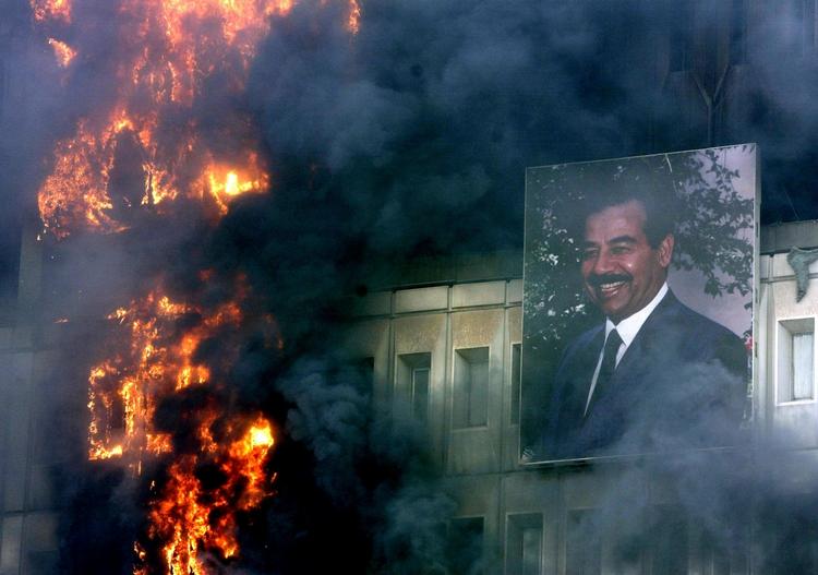 Det er i år 20 år siden, USA invaderede Irak, fordi Bush-regeringen mente, at landet havde masseødelæggelsesvåben. The New York Times var blandt de aviser, der leverede afsløringer om disse masseødelæggelsesvåben, som viste sig ikke at eksistere.  Foto: Jerome Delay/Ritzau Scanpix