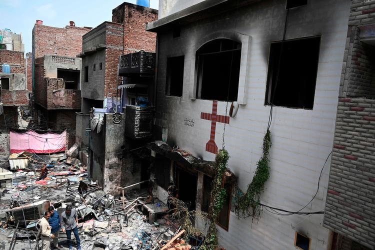 Saint John kirken iFaisalabad-distriktet i den pakistanske Punjab-provins efter et angreb på kirken onsdag.
 Foto: Aamir Qureshi/Ritzau Scanpix