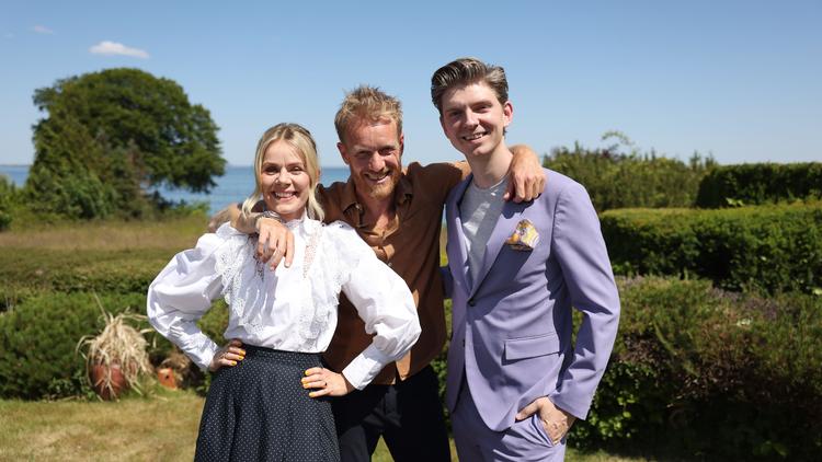 Det seneste hold i et af DR's efterhånden mest sejlivede formater, 'Kender du typen'. Vært er Tobias Hansen, og ekspertrollerne spilles af Anne Glad og Jacob Holst Mouritzen.  Foto: Karsten Mud/DR