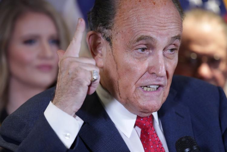 Rudy Giuliani blev som borgmester i New York anset som en helt efter sin håndtering af terrorangrebet 11. september 2001. Han har også haft et årelangt venskab med Trump, og nu er han tiltalt for at konspirere om præsidentvalget i 2020. Foto: Jonathan Ernst/Ritzau Scanpix