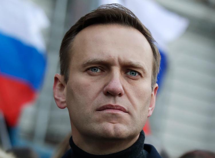 Aleksej Navalnyj deltog i februar 2020 i en march til ære for den afdøde oppositionsleder Boris Nemtsov. Et halvt år senere blev oppositionspolitikeren forsøgt myrdet via en forgiftning. I dag sidder han fængslet i Rusland. Foto: Pavel Golovkin/Ritzau Scanpix