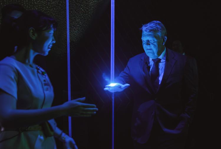 Udenrigsminister Lars Løkke (M) besøger Shanghai Tower i Shanghai i Kina. Foto: Alex Plavevski/Ritzau Scanpix