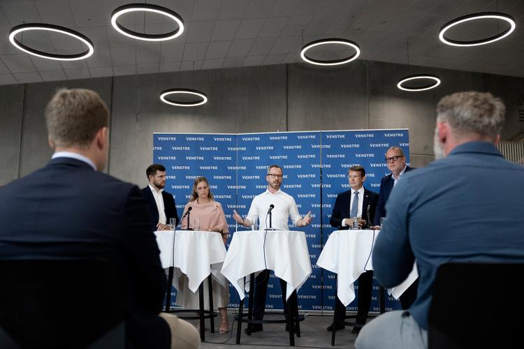 Venstre holder sommergruppemøde med Jakob Ellemann-Jensen på Himmerland Golf. Fra venstre Morten Dahlin, Stephanie Lose, Jakob Ellemann-Jensen, Troels Lund Poulsen og Lars Christian Lilleholt. Foto: Thomas Borberg