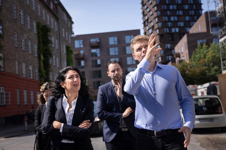 Lawen Redar (tv.) er blevet sat i spidsen for en intern arbejdsgruppe, der skal udvikle blandt andet de svenske Socialdemokraternas udlændingepolitik.  Foto: Mads Nissen