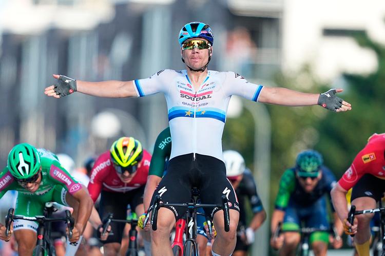 Fabio Jakobsen var hurtigst, da 4. etape af PostNord Danmark Rundt blev afgjort i en massespurt i Bagsværd.  Foto: Mads Claus Rasmussen/Ritzau Scanpix
