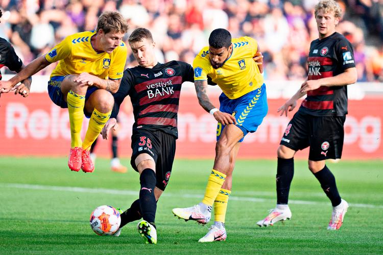 Det var en uskøn kamp, da FC Midtjylland søndag rundede en historisk uge med store armbevægelser af ved at tabe med 1-0 til Brøndby i Herning. Foto: Henning Bagger/Ritzau Scanpix