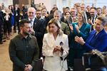 Den stående applaus blev ved og ved i Landstingssalen. Foto: Mads Nissen