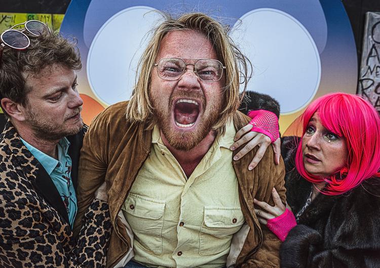Ingen går ram forbi, når misantropen tonser løs som en elefant i frit fald (Jacob Moth- Poulsen er derudover leder af Teater Slotsgården). Foto: Karoline Lieberkind Foto: Karoline Lieberkind