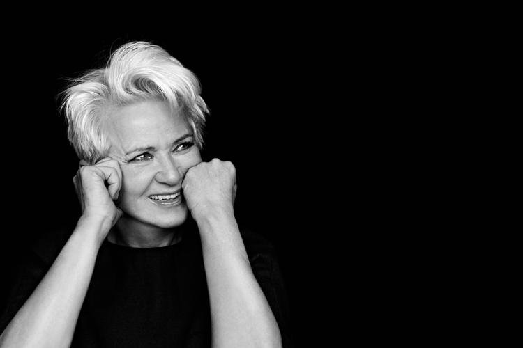 Før Gerda Lynggaard Monies begyndte at designe i eget navn, lavede hun smykker for blandt andre Chanel og Christian Lacroix.  