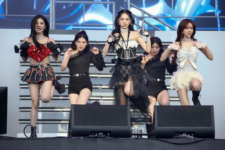 Winter (til højre i billedet) fra K-pop-gruppen aespa fik rettet en dødstrussel mod sig 7. august. Foto: Andy Kropa/Ritzau Scanpix