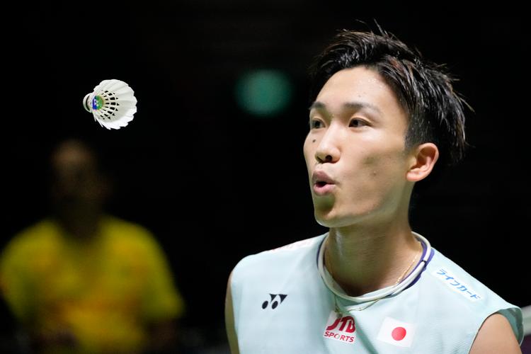 Japans Kento Momoto blev regnet for en af historiens stærkeste herresingler. Men et trafikuheld vendte rundt på hans karriere i en sådan grad, at han end ikke har formået at kvalificere sig til det igangværende VM. Foto: Achmad Ibrahim/Ritzau Scanpix