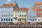 Efter genåbningen sidste år har forbrugerne hellere villet bruge penge på restauranter, forlystelser og rejser end møbler og redskaber, og det lider detailhandel og industri under. Foto: Christian Falck Wolff