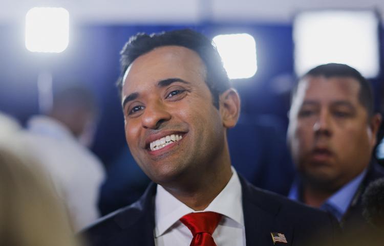 Den unge præsidentkandidat Vivek Ramaswamy virkede godt tilfreds efter afslutningen på den første tv-debat mellem republikanske kandidater før præsidentvalget i USA næste år.  Foto: Jonathan Ernst/Ritzau Scanpix