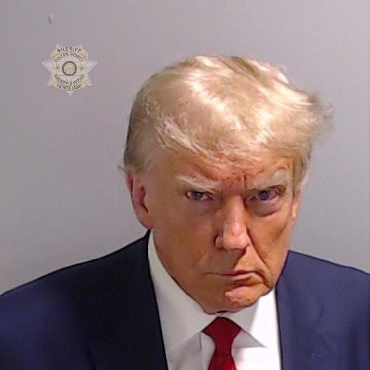Tidligere præsident Donald Trump på politiets officielle foto. Han er tiltalt for at have ledet en kriminel sammensværgelse for at få omgjort valget i 2020 i Georgia.  Foto: Fulton County Sheriff's Office/Ritzau Scanpix