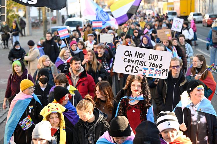Tyske transseksuelle får lettere ved at skifte køn. Demonstrationen er en protest mod hadforbrydelser sidste år.  Foto: Karsten Klama/Ritzau Scanpix