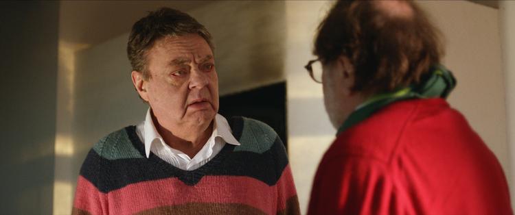 Tommy Kenter og Lars Knutzon spiller parret, der pludselig, efter 32 år, står over for en skilsmisse, i Niels Rosenkrands' 'To som elsker hinanden'.  