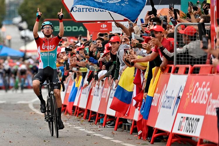Andreas Kron stak af sted fra feltet på det rigtige sted - på en mindre stigning omkring tre kilometer fra målstregen. Danskeren kørte først over målstregen. Foto: Pau Barrena/Ritzau Scanpix