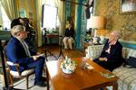 Hvad kan den svenske konges venner og hans (kongelige) familie overhovedet sige om ham? Ikke meget. Her er det hans kusine, også kendt som vores dronning Margrethe, der bliver interviewet. Foto: Viaplay