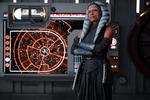 Rosario Dawson gentager sin stoiske optræden som seriens store heltinde, der forsøger at finde frem til skurken Thrawn. Han spilles af danske Lars Mikkelsen. Foto: Disney+/Disney+