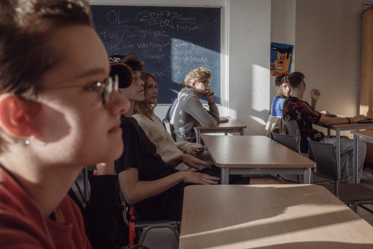Forældre tager deres børn for alvorligt. Derfor undlader mere end halvdelen af landet 9. klasseelever at fortælle dem ting, viser ny analyse. Foto: Nichlas Pollier