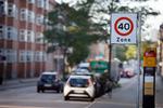 Københavns kommune har indført 40 km/t-zoner i flere bydele som her på Jernbane Alle i Vanløse. Andre bydele skal også have sænket fartgrænserne. Foto: Jens Dresling