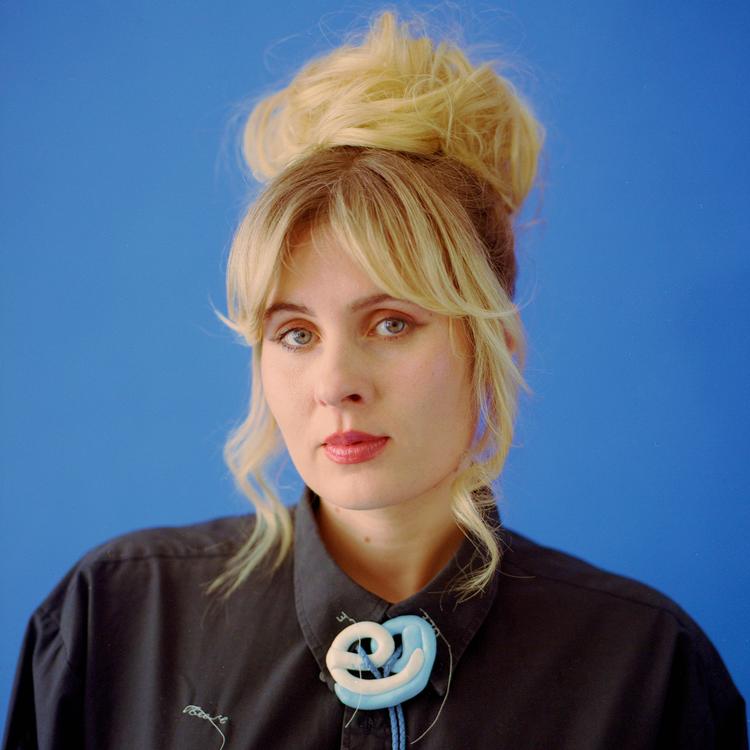 Eee gee alias Emma Grankvist har lavet et strålende album om sol, måne og stjerner – og hjertesorg.  Foto: Pr-foto / Niklas Adrian Vindelev