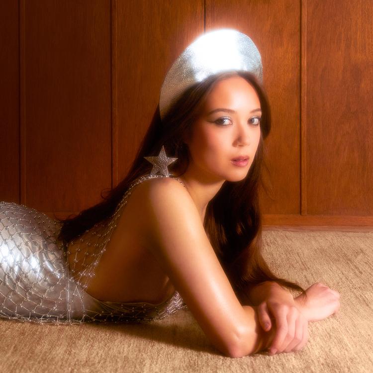 Laufey har med stor overbevisning og lige så store evner banket sin karriere op i raketfart via videoer på TikTok og Instagram. Foto: Pr-foto