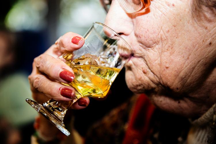 En voksende gruppe af ældre med blandt andet alkoholproblemer udfordrer landets kommuner. Nu vil regeringen afsætte 400 millioner kroner til en styrket indsats. Arkivbillede. Foto: Janus Engel