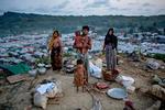Mens verdens største flygtningelejr ved byen Cox Bazaar i Bangladesh blev ved med at vokse, og rohingyaer blev tvunget ud af Myanmar, solgte et dansk firma skibsmotorer til Myanmars største krigsskib. Det skete med myndighedernes godkendelse. Arkivfoto: Jacob Ehrbahn