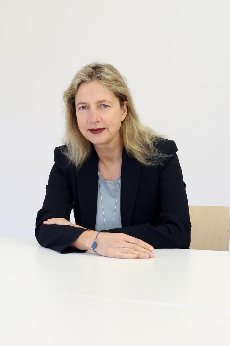 IIwona Blazwick er en sværvægter i kunstverdenen og ny chef for biennalen i Istanbul. Hvor hun i hemmelighed blev ansat for et halvt år siden - helt imod anbefalingen fra den jury, hun selv har sæde i. Foto: Whitechapel Gallery