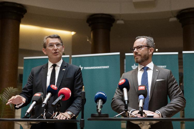 Både den nuværende og den forhenværende forsvarsminister - Troels Lund Poulsen og Jakob Ellemann-Jensen - forsikrer, at de ønsker hver en sten vendt i Elbitsagen. Arkivfoto Thomas Borberg