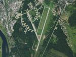 Et satellitfoto fra luftbasen i Pskov, Rusland, der tidligere på ugen blev ramt.  Foto: Planet Labs Pbc/Ritzau Scanpix