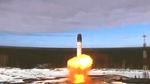 Det interkontinentale ballistiske missil (der i grove træk betyder, at det kan afsendes fra ét kontinent og ramme på et andet kontinent)  kendt i medierne som 'Satan 2', kan udstyres med op til 10 atomsprænghoveder. Ifølge militæranalytiker ved Forsvarsakademiet Alexander With er der dog ingen grund til at råbe vagt i gevær. Foto: Russian Defence Ministry/Ritzau Scanpix