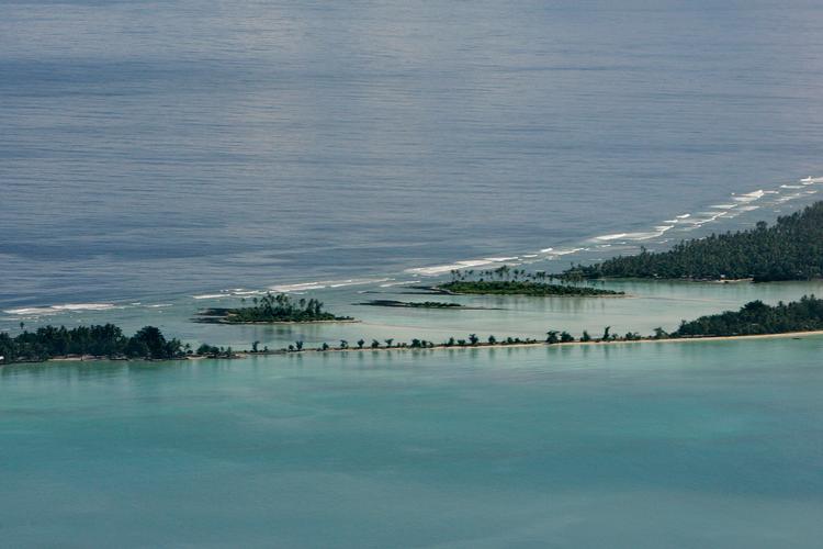 Østaten Kiribati mellem Hawaii og Australien spåes i løbet af nogle årtier at være ubeboelig på grund af global opvarmning (arkivfoto).  Foto: Finn Frandsen