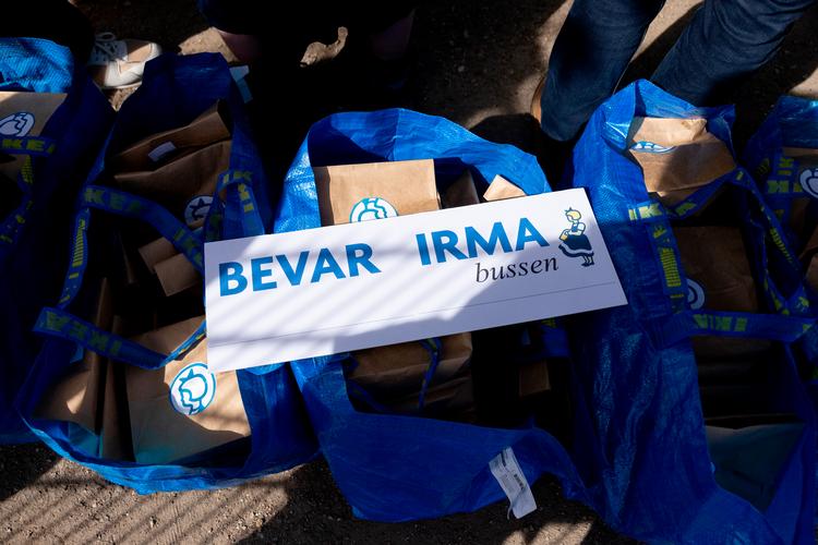 Beslutningen at lukke Irma har udløst store protester. I april sidste år forsøgte en lille gruppe forkæmpere forgæves at tage til Coops landsrådsmøde og ændre beslutningen.  Foto: Mads Nissen
