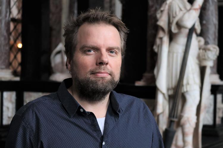 David Høyer, den nye direktør for Krigsmuseet og Frihedsmuseet, beskrives som historisk tænkende og altid med en god historie på ærmet. 
