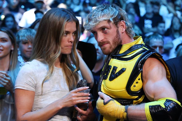 MMA-bokseren Dillon Danis har spredt et falsk nøgenbillede og en strøm af sexistiske memes og grove opslag om den danske topmodel Nina Agdal (tv.) på sociale medier. Dillon Danis skal møde Nina Agdals forlovede, influenceren og fænomenet Logan Paul (th.), i bokseringen 14. oktober. Foto: Kevin Jairaj/Ritzau Scanpix