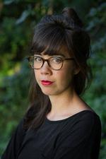 Amerikanske Jenny Odell er kunstner og forfatter til flere bøger om den atomiserede tid, vi lever i. Hun giver interessante bud på, hvordan vi kan løse nogle af samtidens problemer, som kan forekomme helt uoverkommelige.  Foto: Ryan Meyer