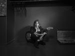 Carl Emil Petersens tredje album i eget navn føles lidt som at have fundet en glemt radiostation, der er blevet ved med at spille ud i den tomme æter. Foto: Søren Solkær